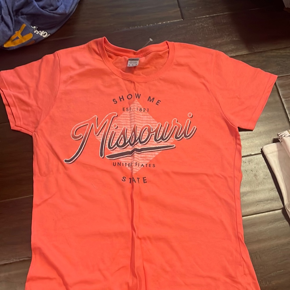 mo shirt